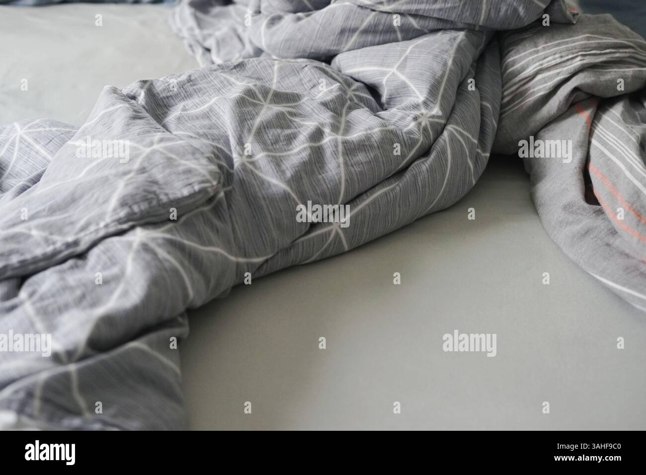 make bed bedsheets morning routine hard wake up get up work early sleep ...