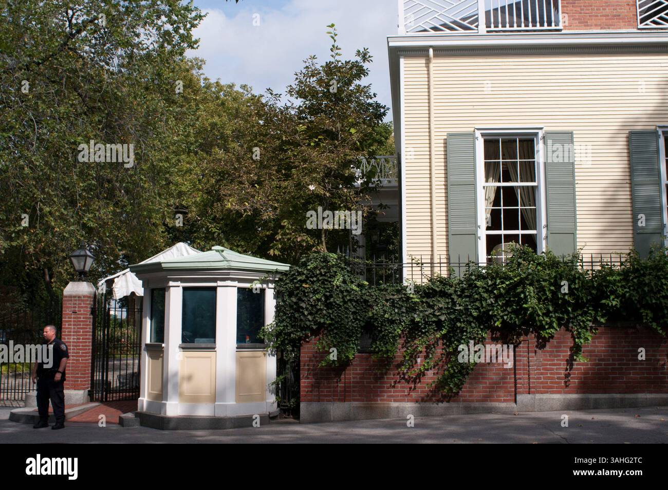 Sep 23, 2013 - New York, New York, U.S. - The Gracie Mansion, is the official residence of the New York Mayor Archibald Gracie. Built in 1799, it is located in Carl Schurz Park, at East End Avenue and 88th Street in the Yorkville neighborhood of Manhattan. The mansion overlooks Hell Gate channel in the East River. (Credit Image: © Sergi Reboredo/ZUMA Wire/ZUMAPRESS.com) Stock Photo