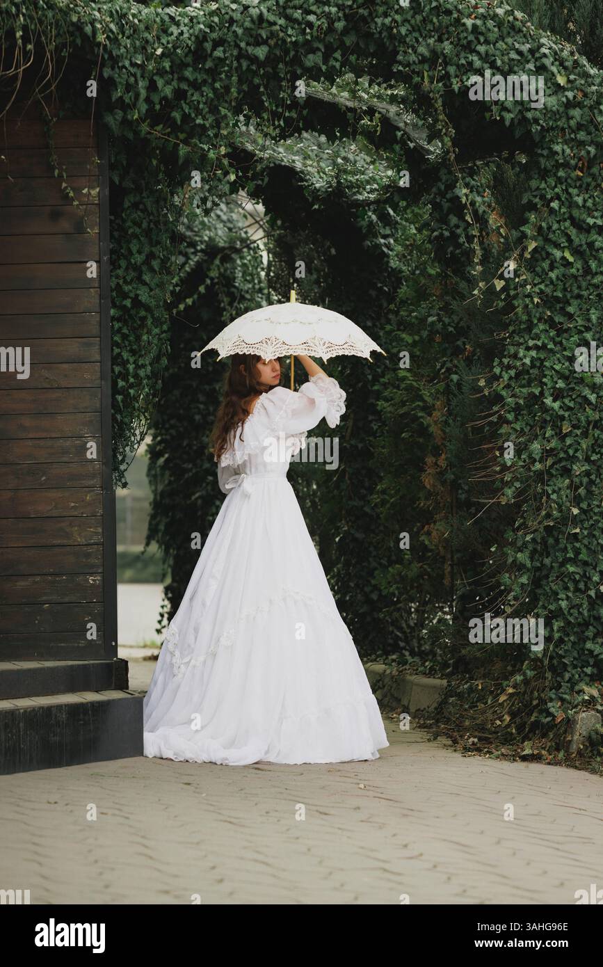 Woman in white victorian dress hi-res stock photography and images - Alamy