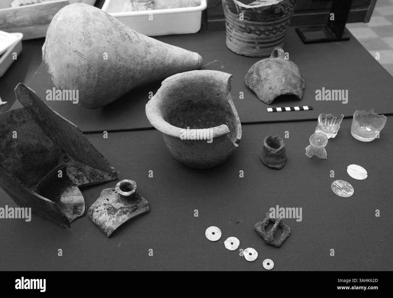 June 1, 2017 - Buenos Aires, Buenos Aires, Argentina - Piezas encontradas en excavacion arqueologica pertenecientes al periodo que va de 1750 a 1800 en las Barrancas de Belgrano. .CIU       1 6 17       Hernan Zenten (Credit Image: © Hernan Zenteno/La Nacion/GDA via ZUMA Press) Stock Photo