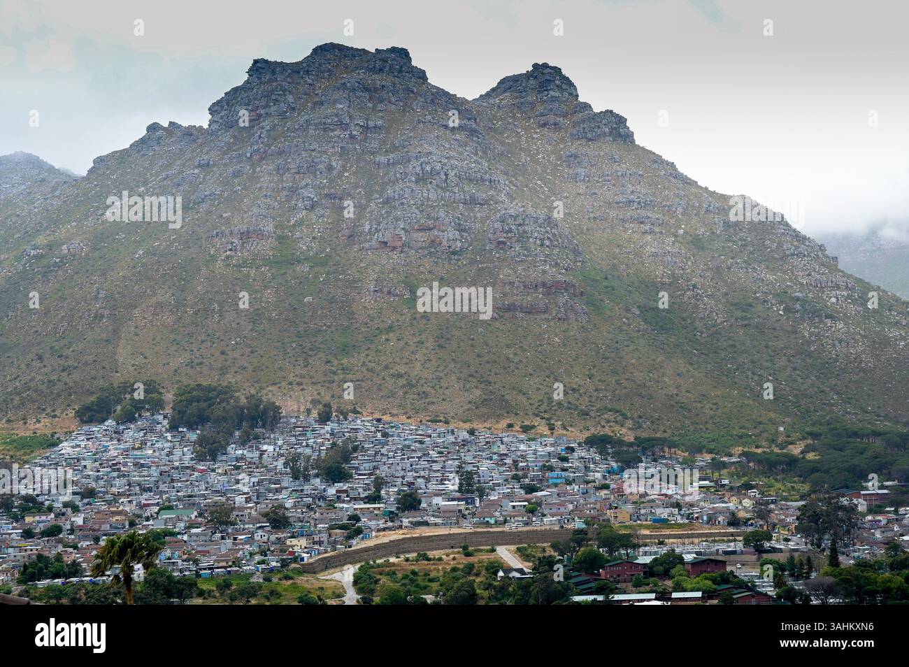 south-africa-cape-town-hout-bay-imizamo-yethu-township-settlement