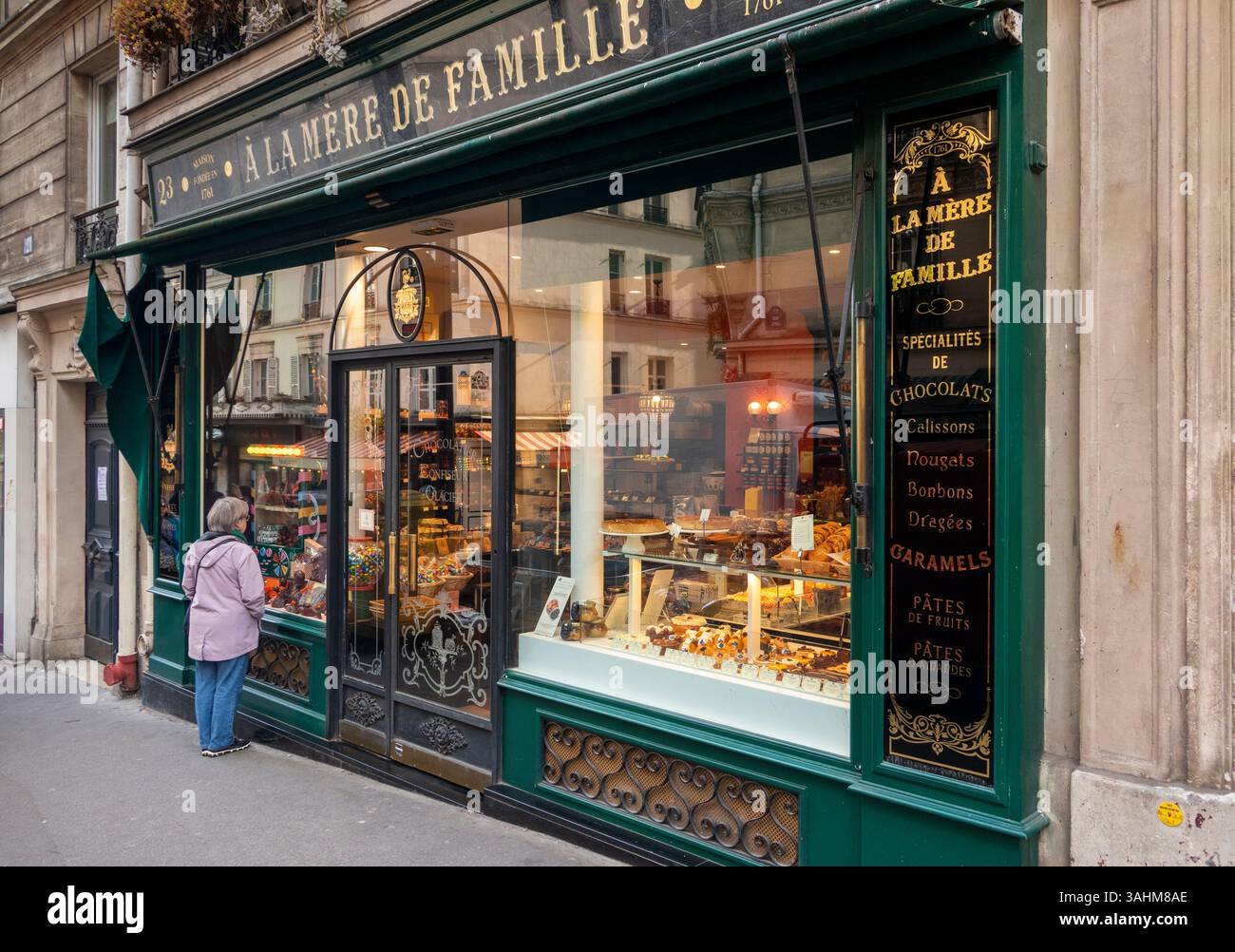France, Paris, Montmartre, Rue Lepic, A La Mere de Famille chocolate shop, established in 1761 Stock Photo