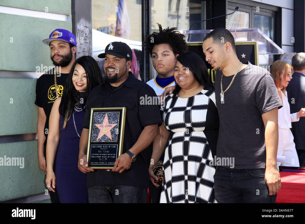 Oshea jackson aka ice cube and kimberly woodruff hi-res stock ...