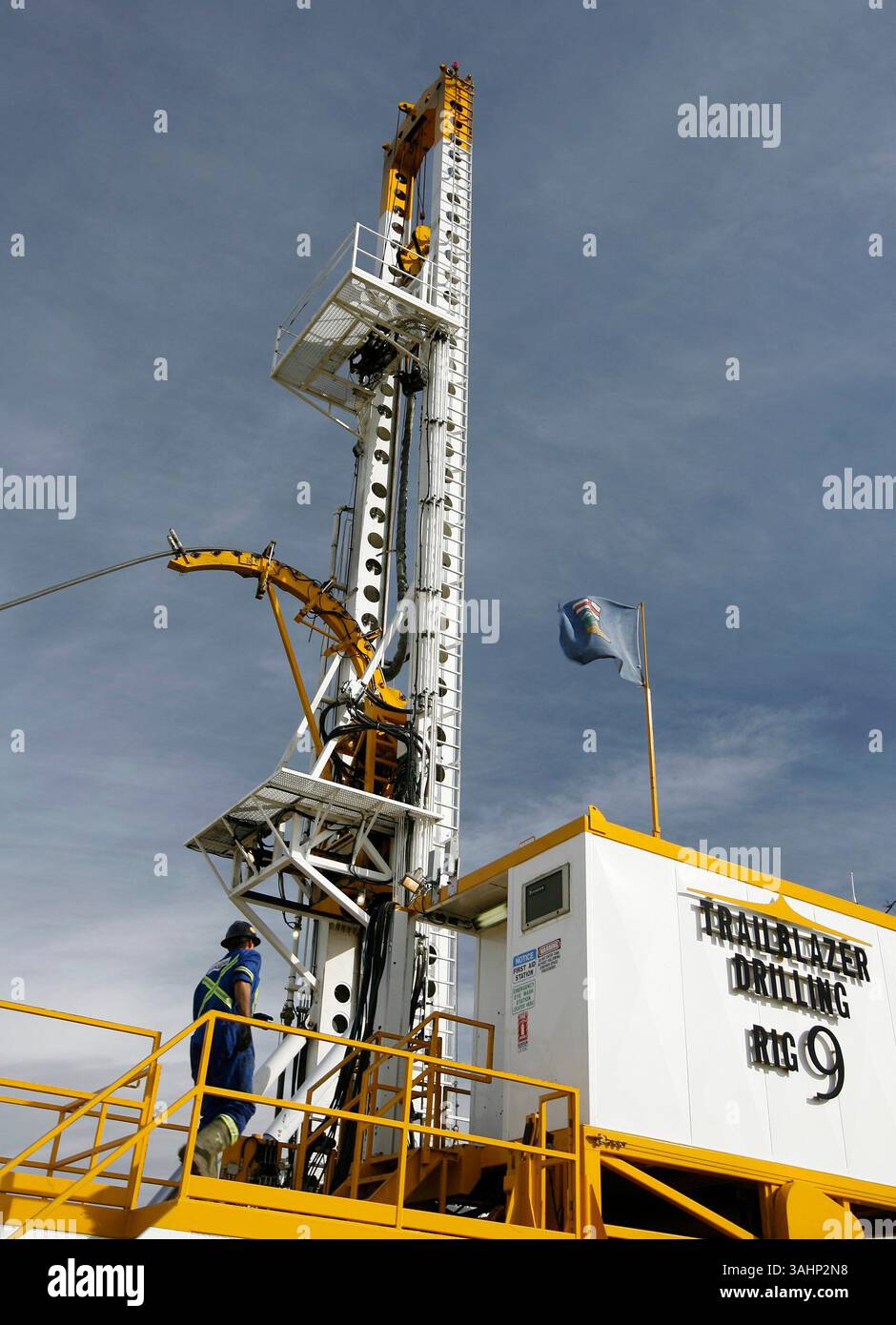 sep 30, 2007 - irricana, alberta, canada - drilling... Sep 30, 2007 - Irricana, Alberta, Canada - A drilling rig bores a ...