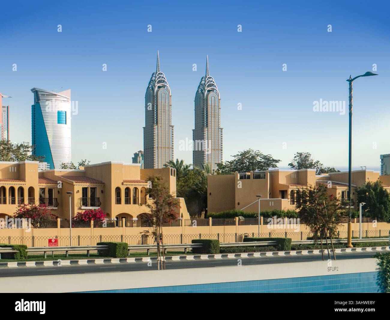 Global office park skyscraper complex hi-res stock photography and ...