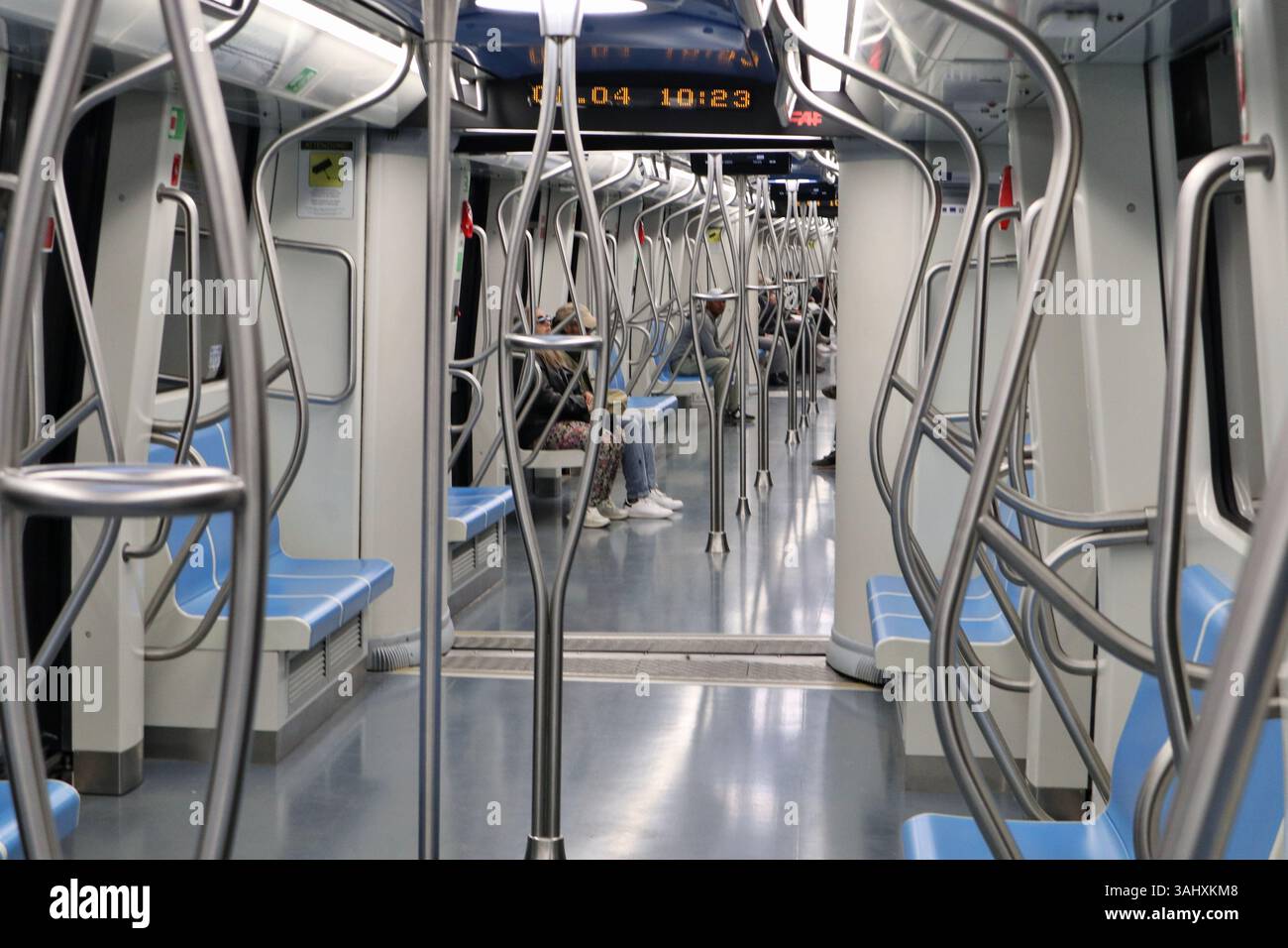 Napoli - Interno delle carrozze della metro Linea 1 Stock Photo - Alamy