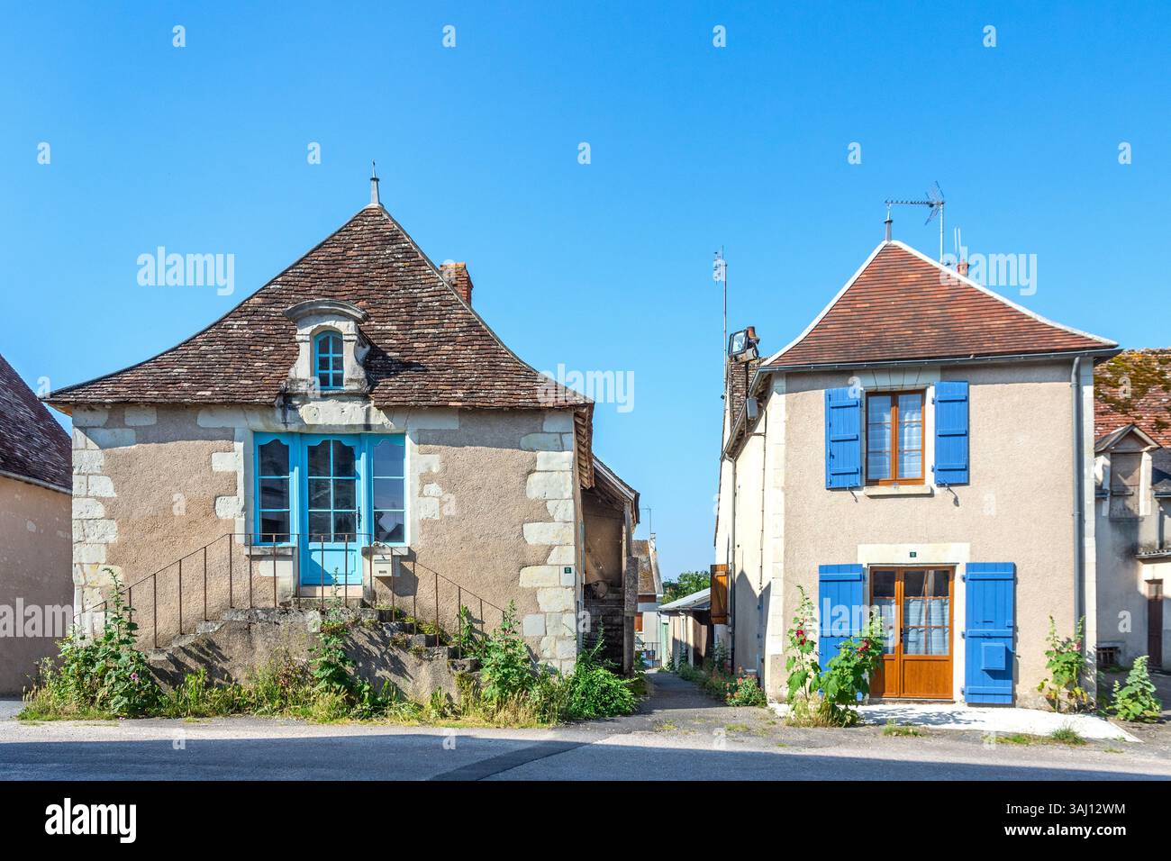 Detached houses france two hi-res stock photography and images - Alamy