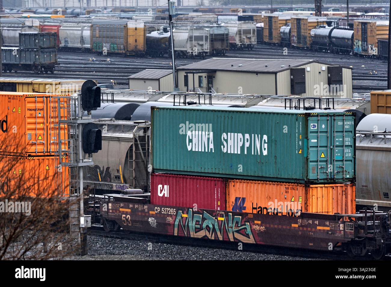 A Norfolk Southern freight pulling a consist of shipping containers ...