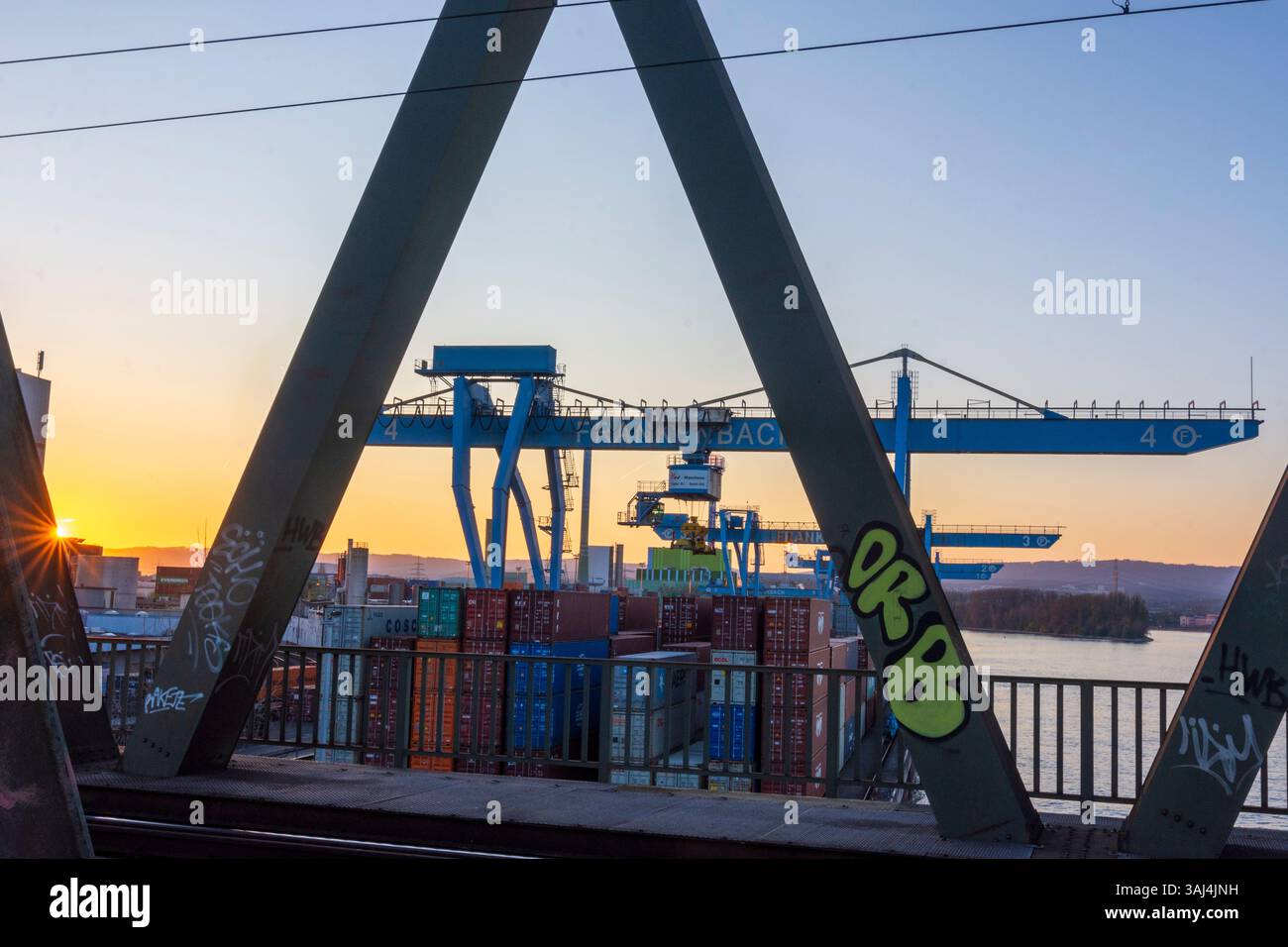 Mainz: river Rhein (Rhine), railway bridge Kaiserbrücke, container terminal port Ingelheimer Aue in Rheinhessen, Rheinland-Pfalz, Rhineland-Palatinate Stock Photo