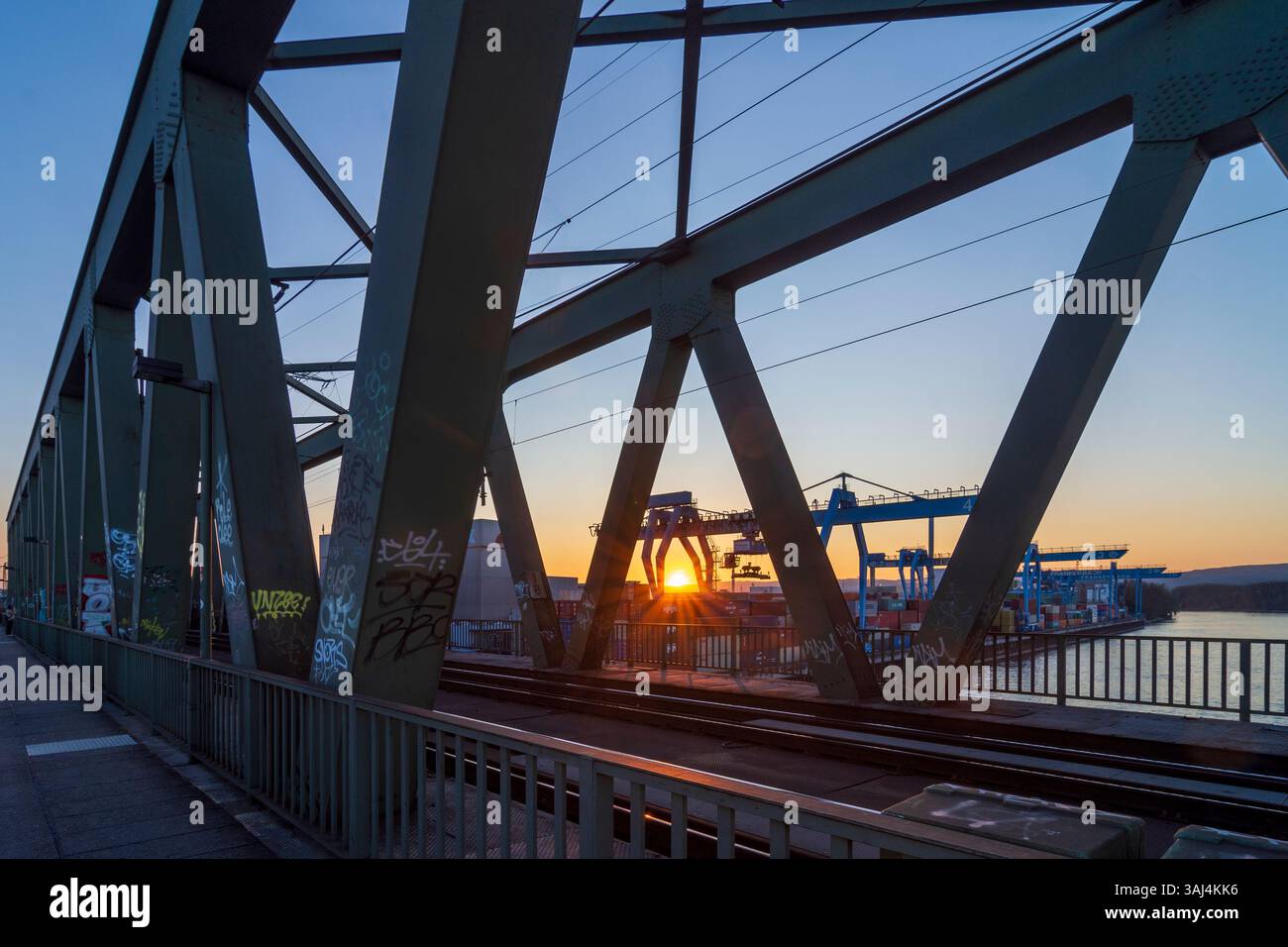 Mainz: river Rhein (Rhine), railway bridge Kaiserbrücke, container terminal port Ingelheimer Aue in Rheinhessen, Rheinland-Pfalz, Rhineland-Palatinate Stock Photo