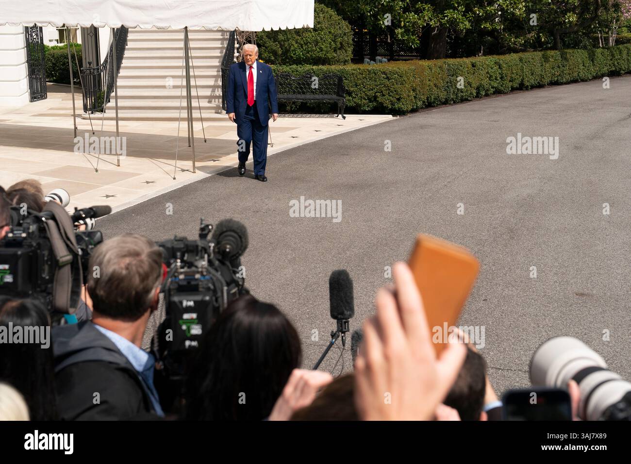 United States President Donald J Trump departs the White House in ...