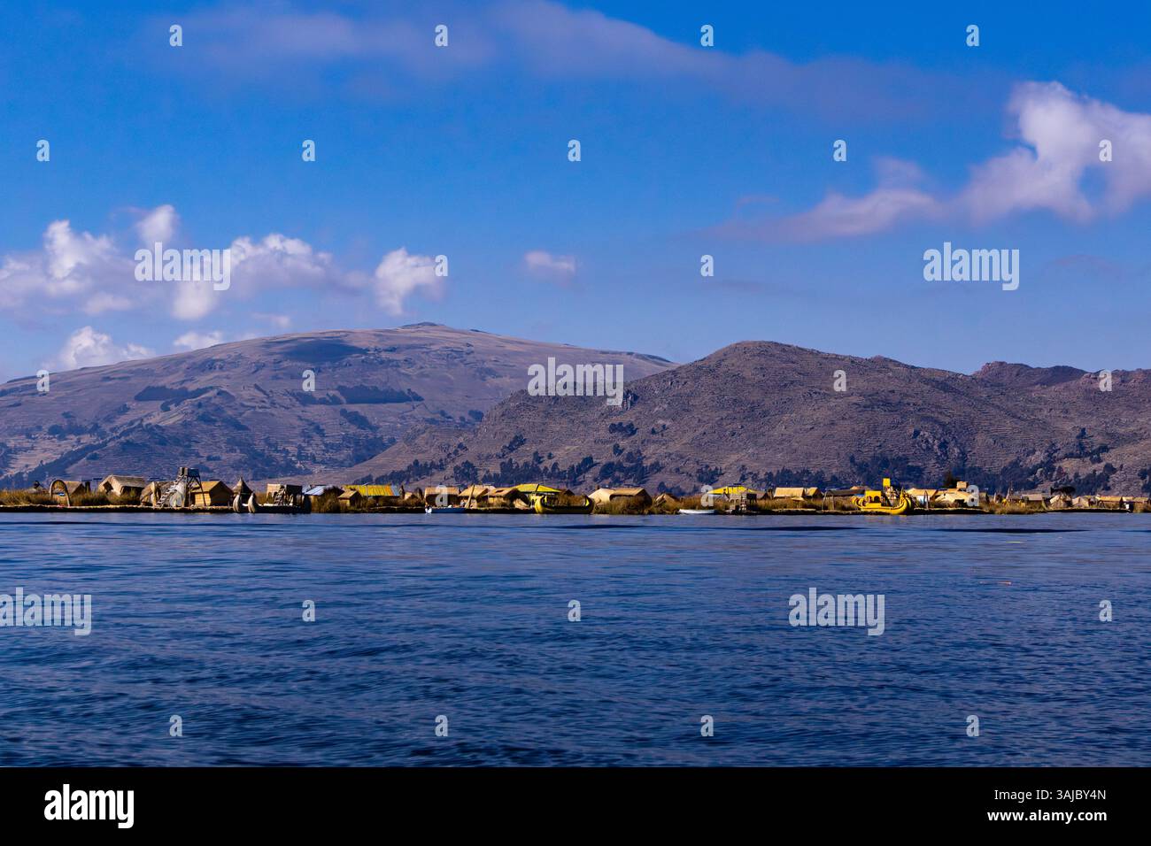 Floating houses made of totora and reeds on Lake Titicaca, Peru Stock ...
