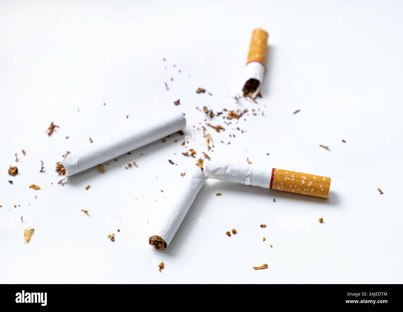 untipped cigarettes Filter tipped cigarettes hi-res stock photography and images