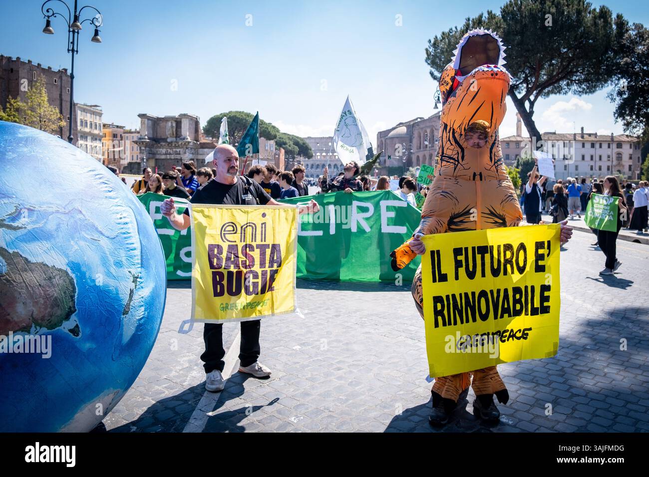 Rome, Rm, Italy. 11th Apr, 2025. Hundreds of students on school strike ...