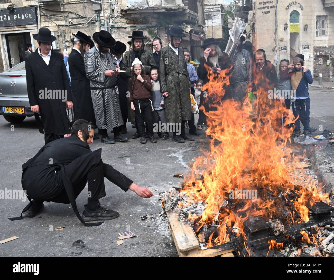 Spring Jewish Jerusalem, Israel. 11th Apr, 2025. An Ultra-Orthodox Jewish youth ...