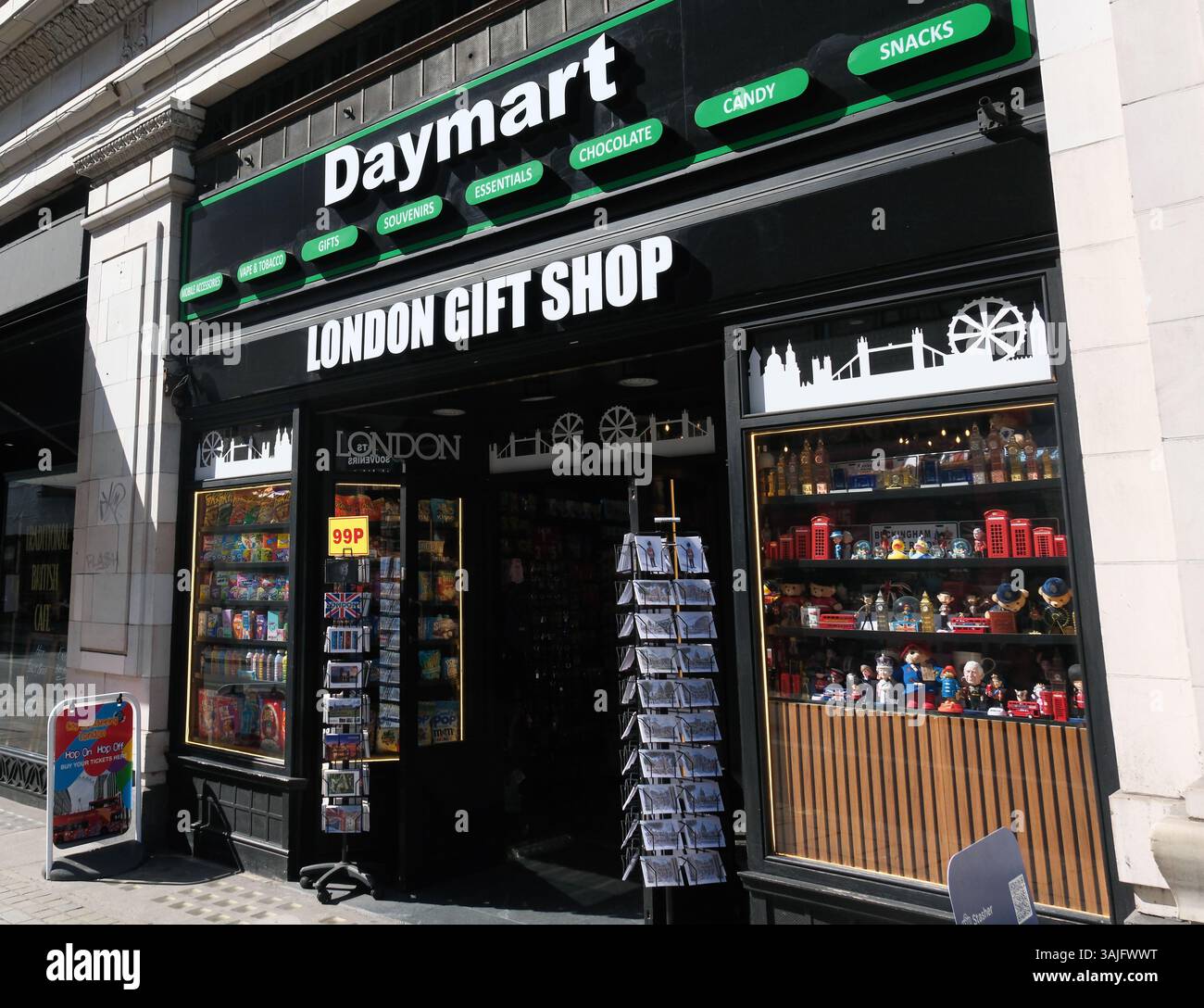 Barbers shops hi-res stock photography and images - Page 8