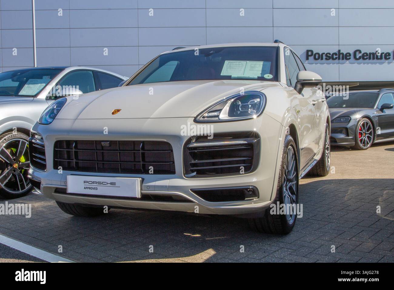Full Hood & Fender + Mirror Kit | PORSCHE CAYENNE S E-HYBRID PLATINUM EDITION 2018 Full Hood & Fender + Mirror Kit | PORSCHE CAYENNE S E-HYBRID PLATINUM EDITION 2018