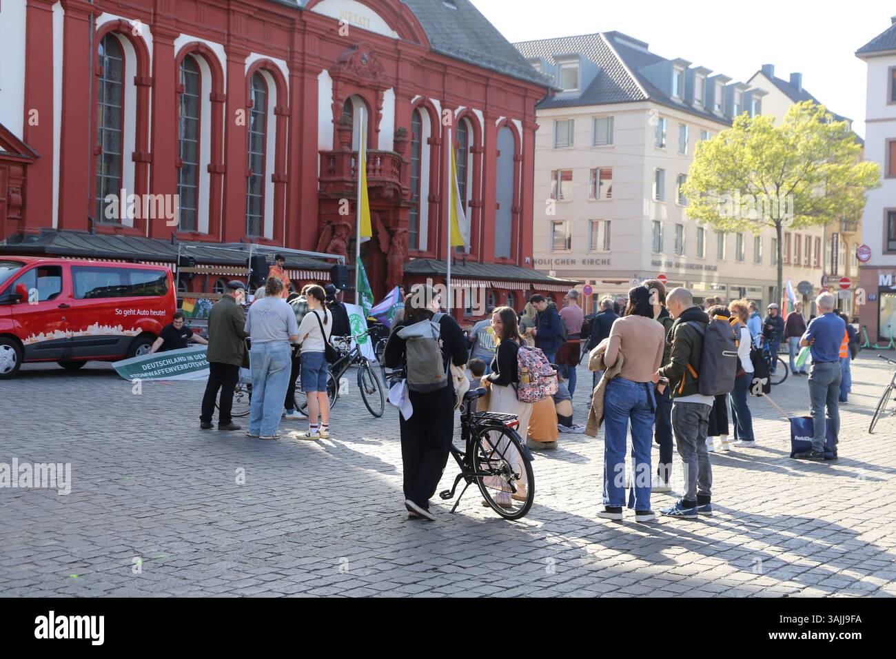 Mannheim: Klimastreik von Fridays for Future***Nur etwa 100 Personen beteiligten sich an der Kundgebung am Marktplatz Stock Photo