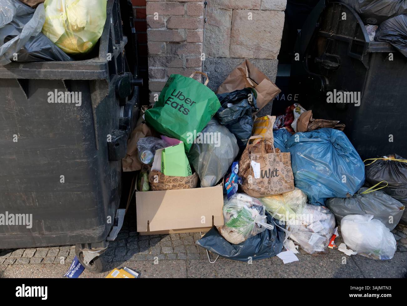 Berlin, Germany. 16th Mar, 2025. 16.03.2025, Berlin. Garbage in bags ...