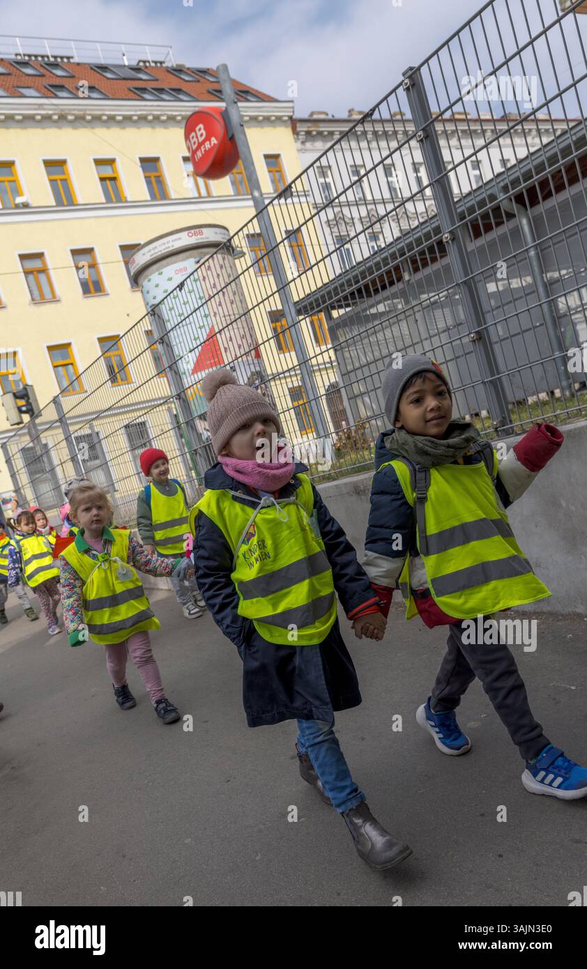 Schoolchildren on street field hi-res stock photography and images - Alamy