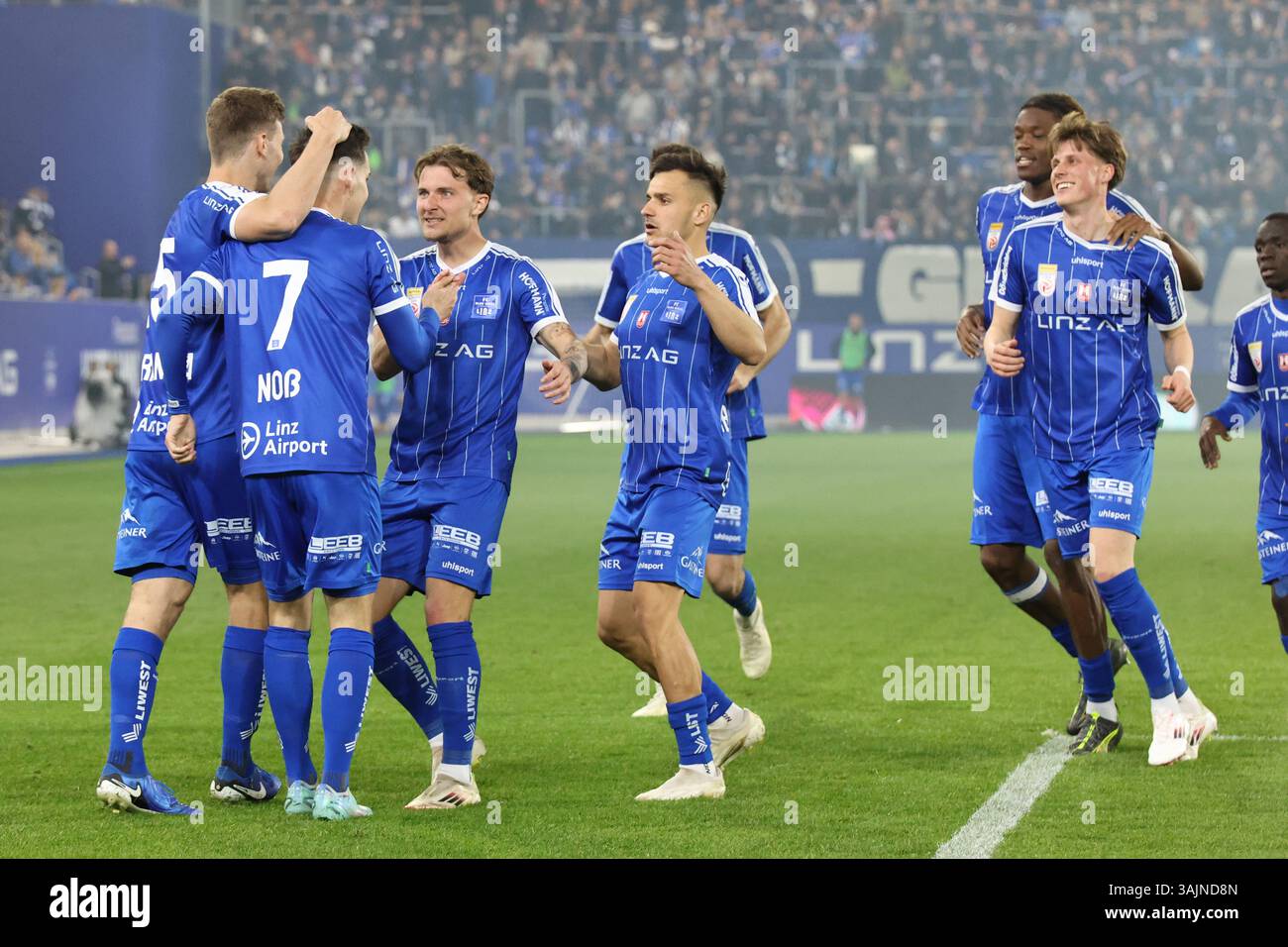 Linzer Fc Linz, Austria. 11th Apr, 2025. LINZ, AUSTRIA - APRIL 11: team Blau ...