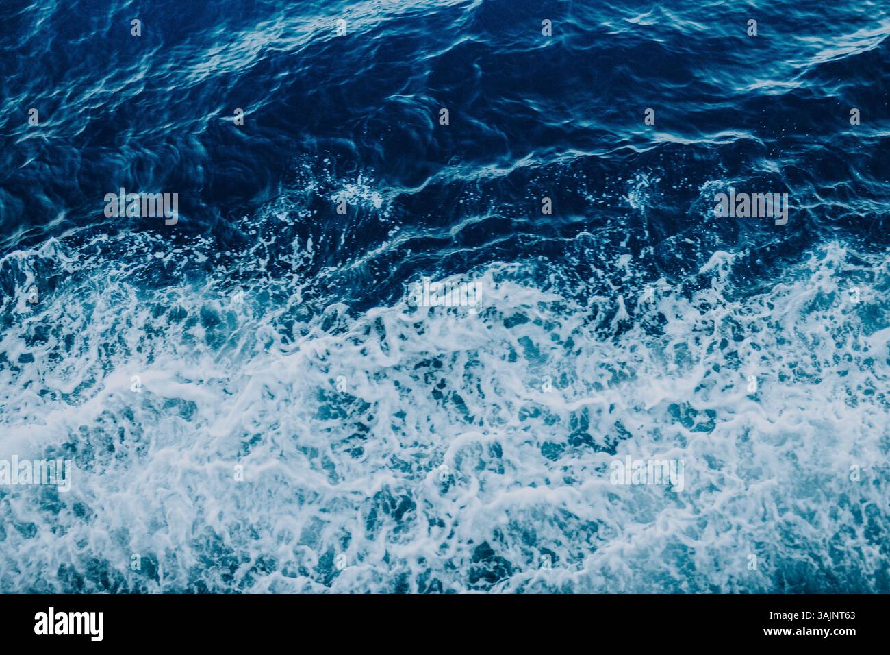 Captivating aerial view of turquoise waters in the Philippines ...