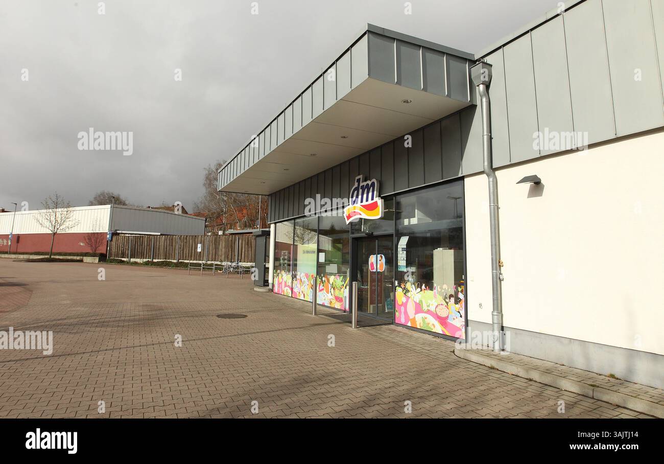 Filiale der Drogeriemarktkette dm-drogerie markt in der Straße ...