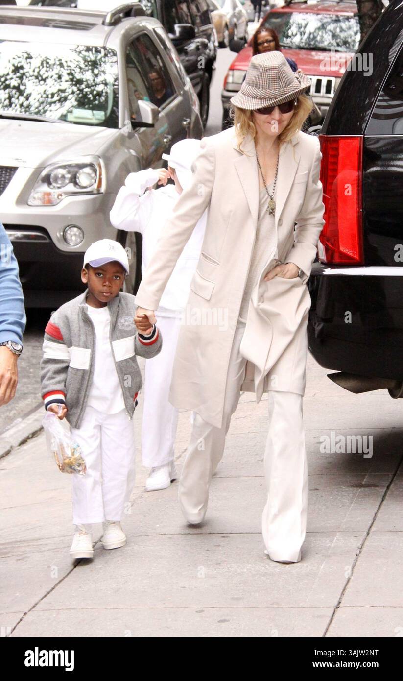 Madonna david banda rocco ritchie hi-res stock photography and images ...