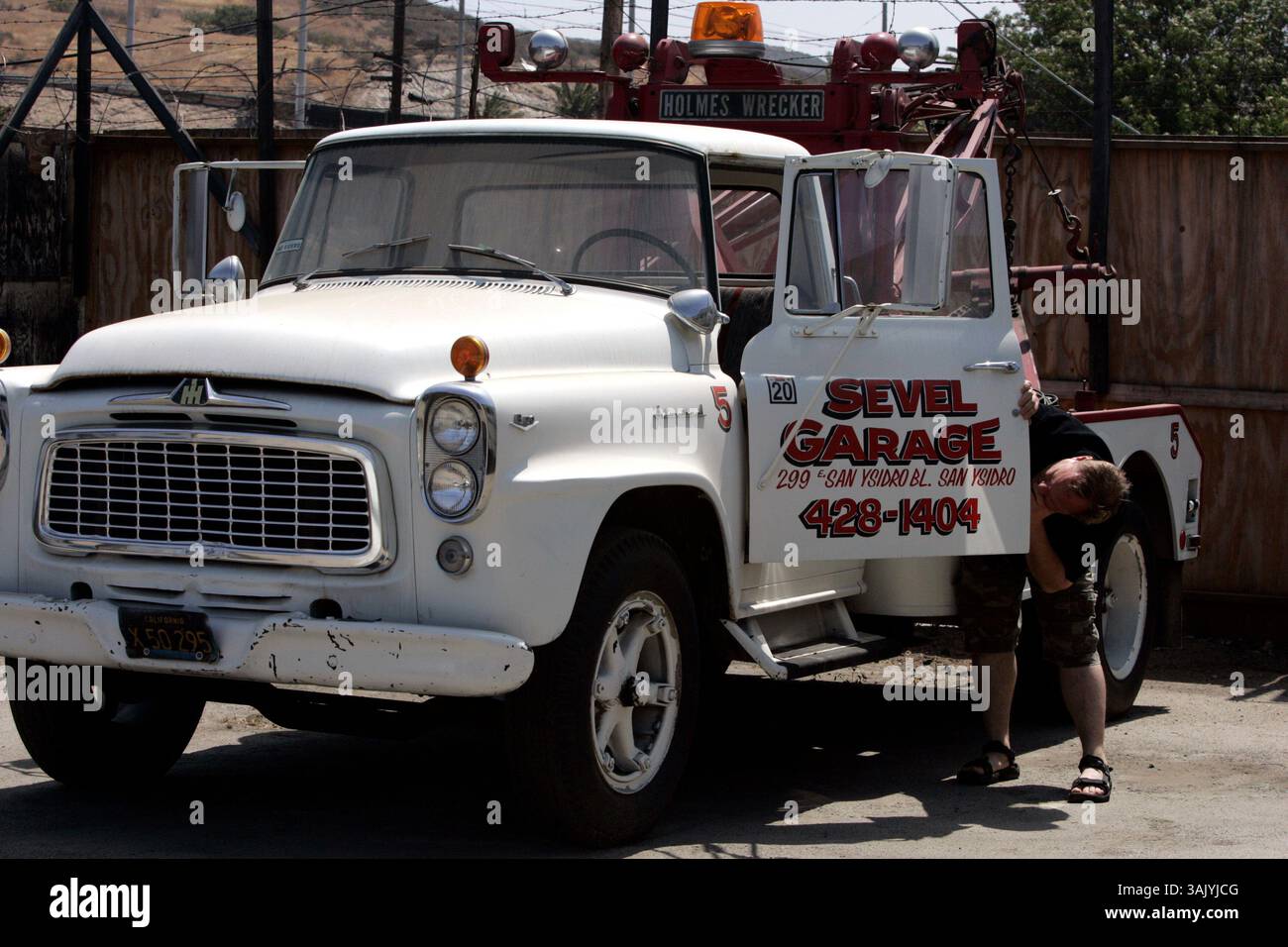 195657 International Harvester Tow Trucknull