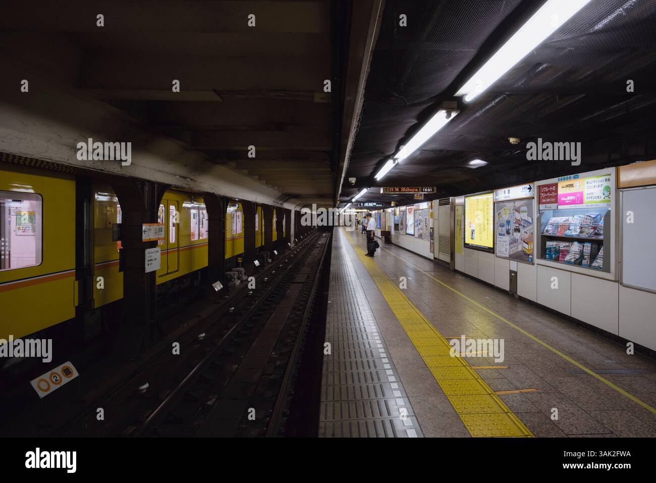Japanese platform markings hi-res stock photography and images - Alamy