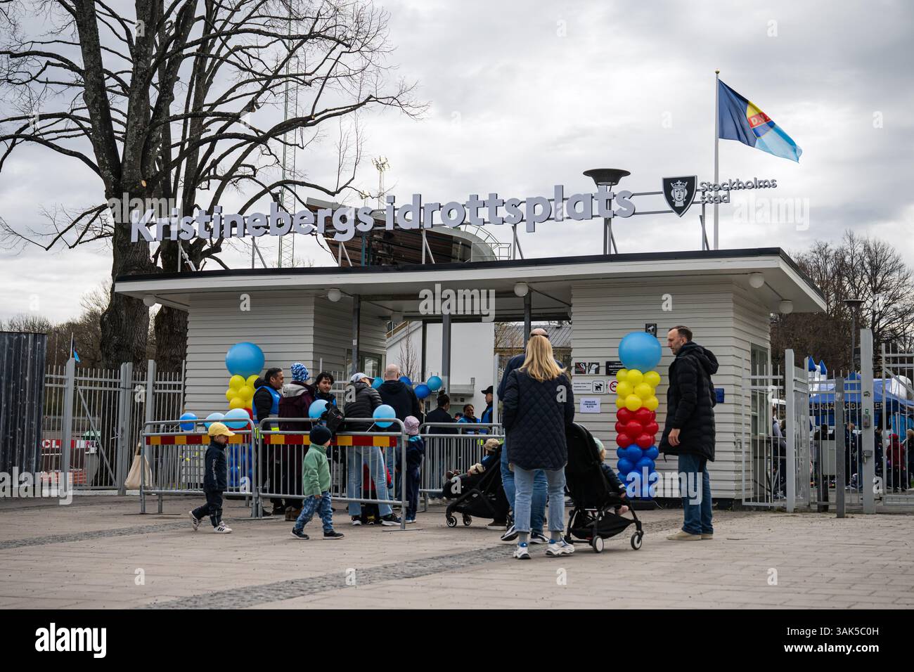 250412 Exteriör bild på entrén till Kristinebergs IP inför ...