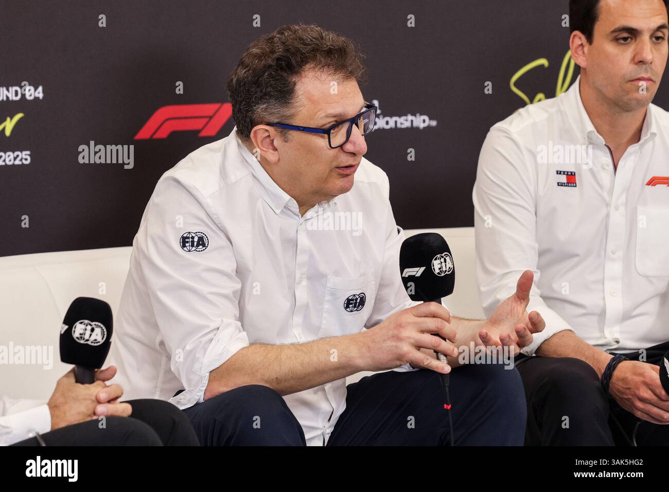 F1 Drivers Warn of Danger After Software Glitch During Malaysia GP Formation Lap F1 Drivers Warn of Danger After Software Glitch During Malaysia GP Formation Lap