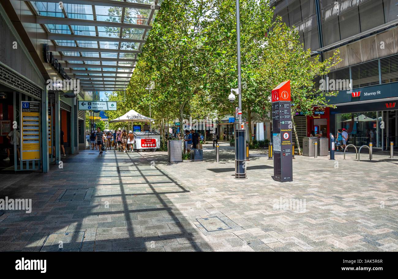 Modern City Centre Walkway With Storefronts and Pedestrians, Perth, Australia, January 2020 Stock Photo