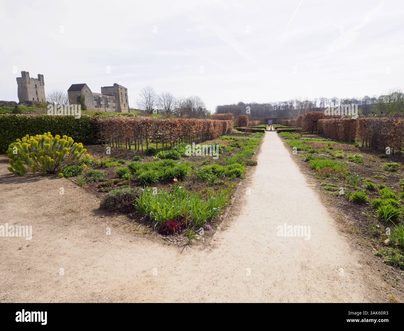 Walled garden medieval hi-res stock photography and images - Alamy
