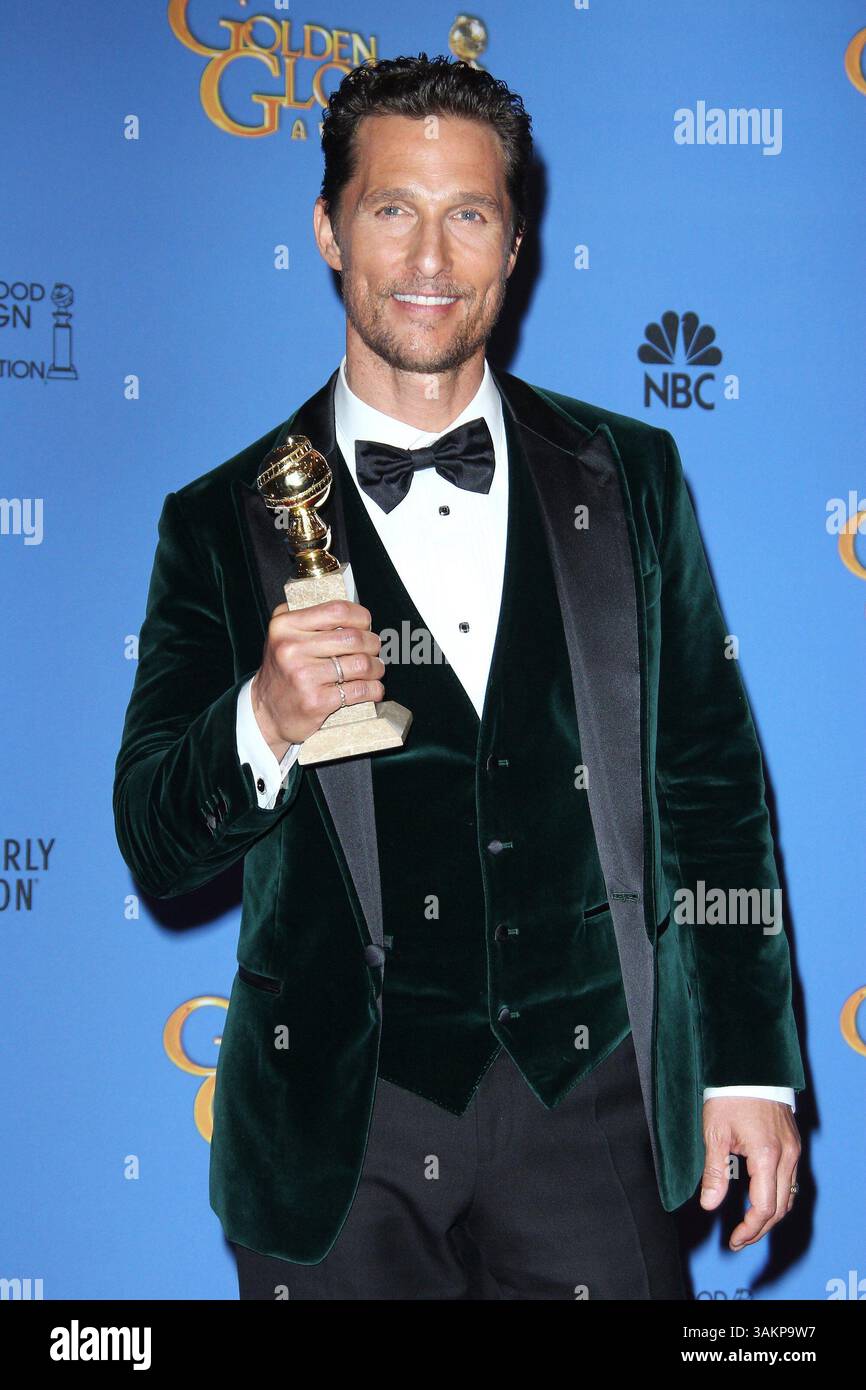 Matthew McConaughey with the award for Best Actor in the press ..., حجم الصورة 866x1390