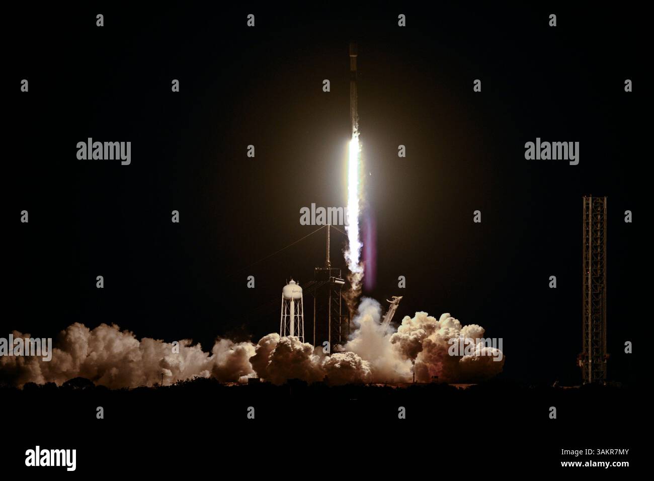 A SpaceX Falcon 9 rocket launches its Starlink Satellites into orbit ...