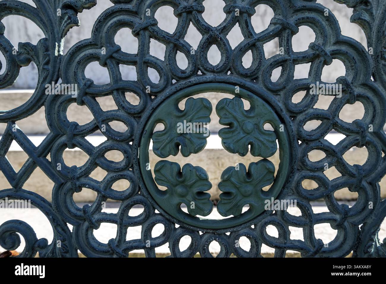 Floral lattice pattern hi-res stock photography and images - Alamy