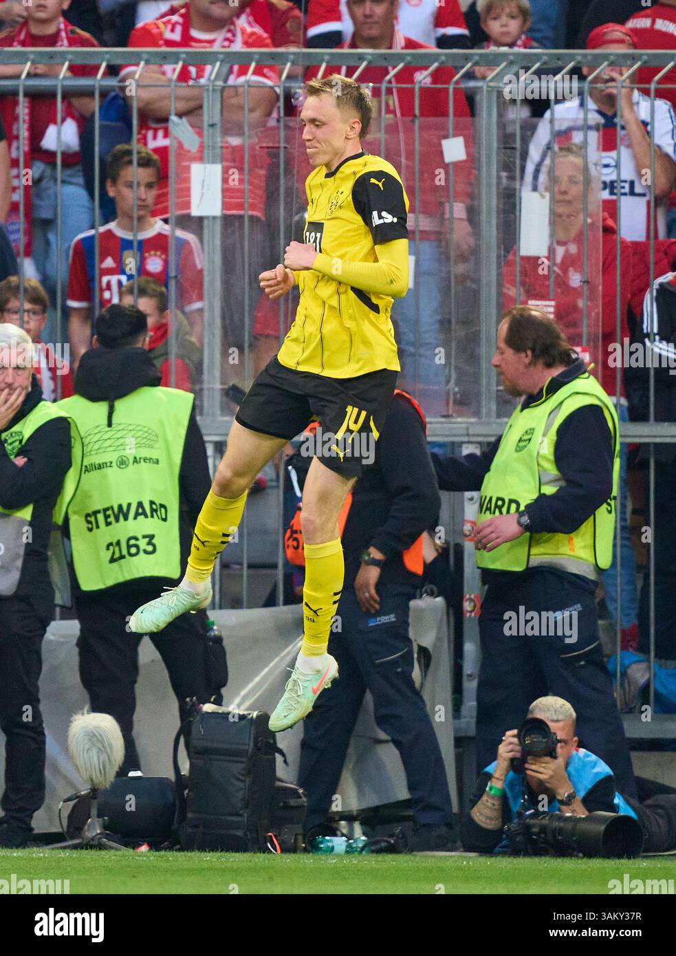 Maximilian Beier, BVB 14 celebrates his goal, happy, laugh, celebration ...