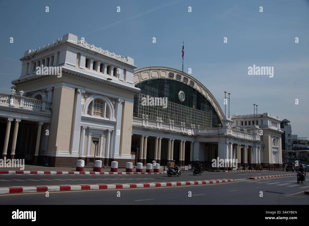 Hua Lamphong station in Bangkok in Thailand has an Italian Neo-Renaissance-style, and was designed by Italian architect Mario Tomagno.  Since when it Stock Photo