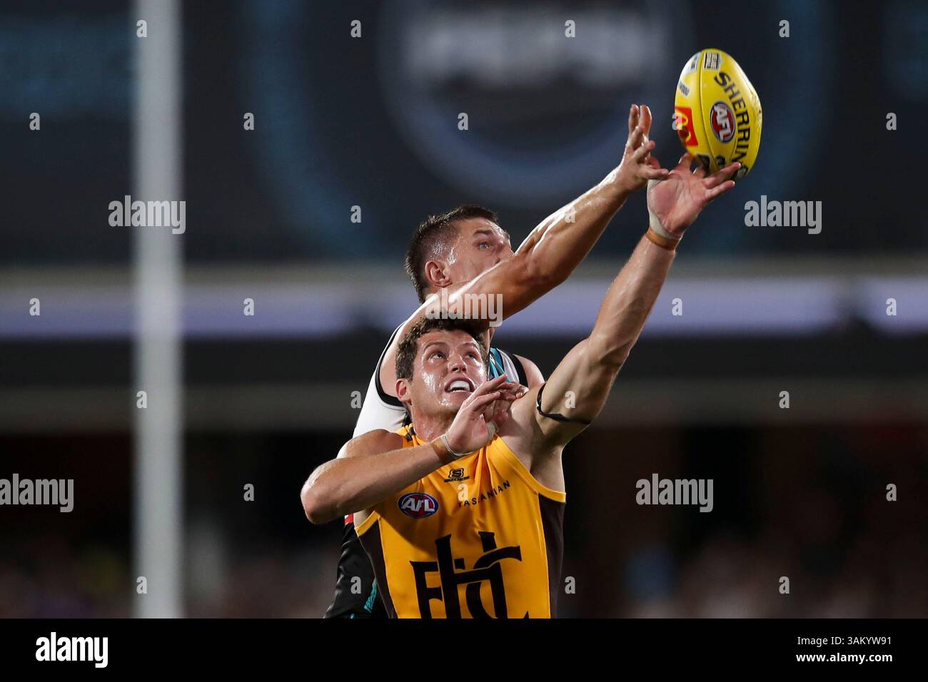 Jordon Sweet of the Power and Lloyd Meek of the Hawks compete in a ruck ...