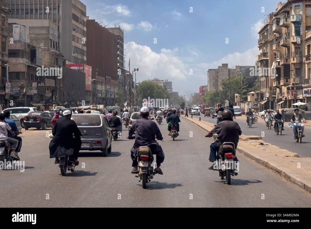 Karachi, Pakistan - April 04, 2025: Karachi roads and traffic M A ...