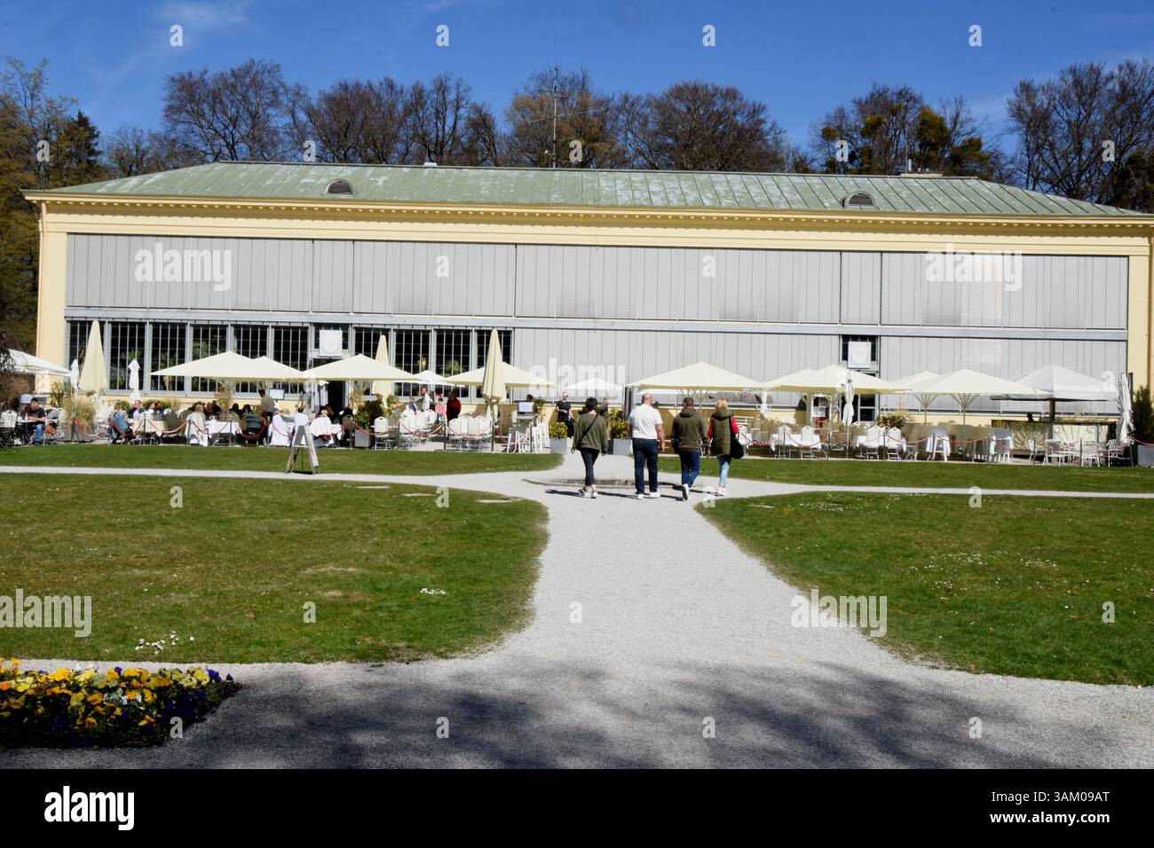 muenchen-12042025-schloss-nymphenburg-park-palmenhaus-garten-restaurant-muenchen-munich-12-04-2025-nymphenburg-palace-park-palm-house-garden-restaurant-munich-3AM09AT.jpg