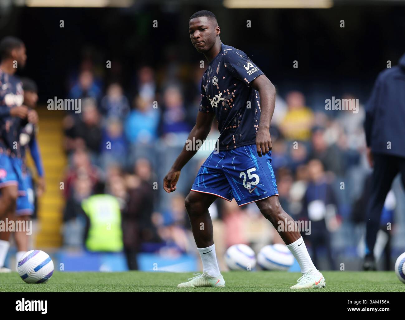 London, UK. 13th Apr, 2025. Moisés Caicedo of Chelsea warms up before ...