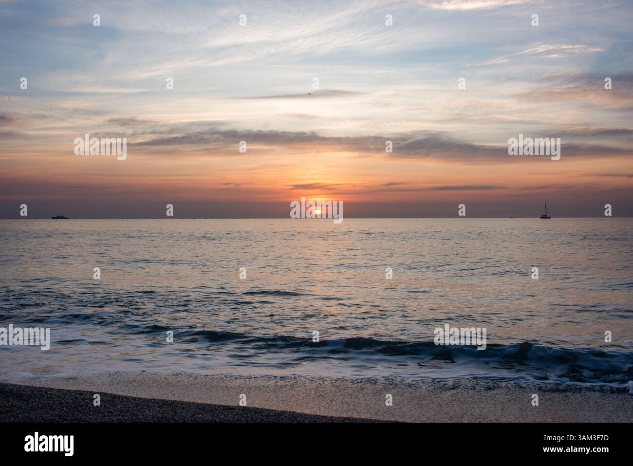 Beautiful evening sea sky hi-res stock photography and images - Alamy