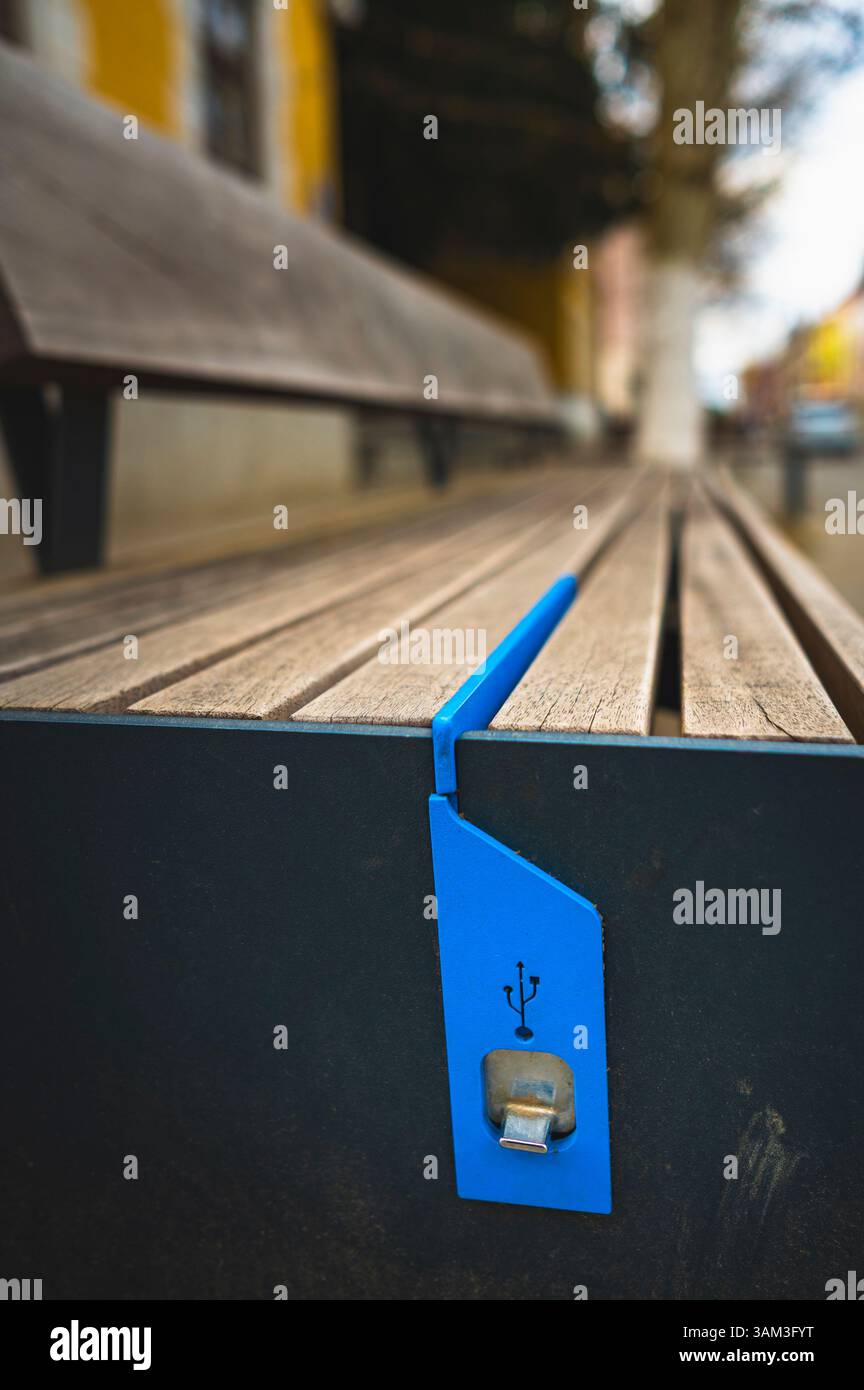 Power Socket Bench Outdoor power socket hi-res stock photography and images - Alamy