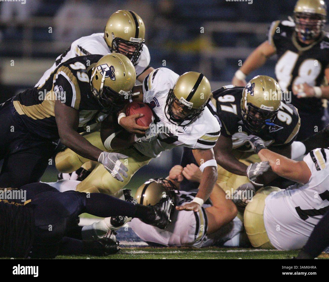 Oct. 22, 2005 - U.S. - KRT SPORTS STORY SLUGGED: FBC-ARMY-AKRON KRT ...