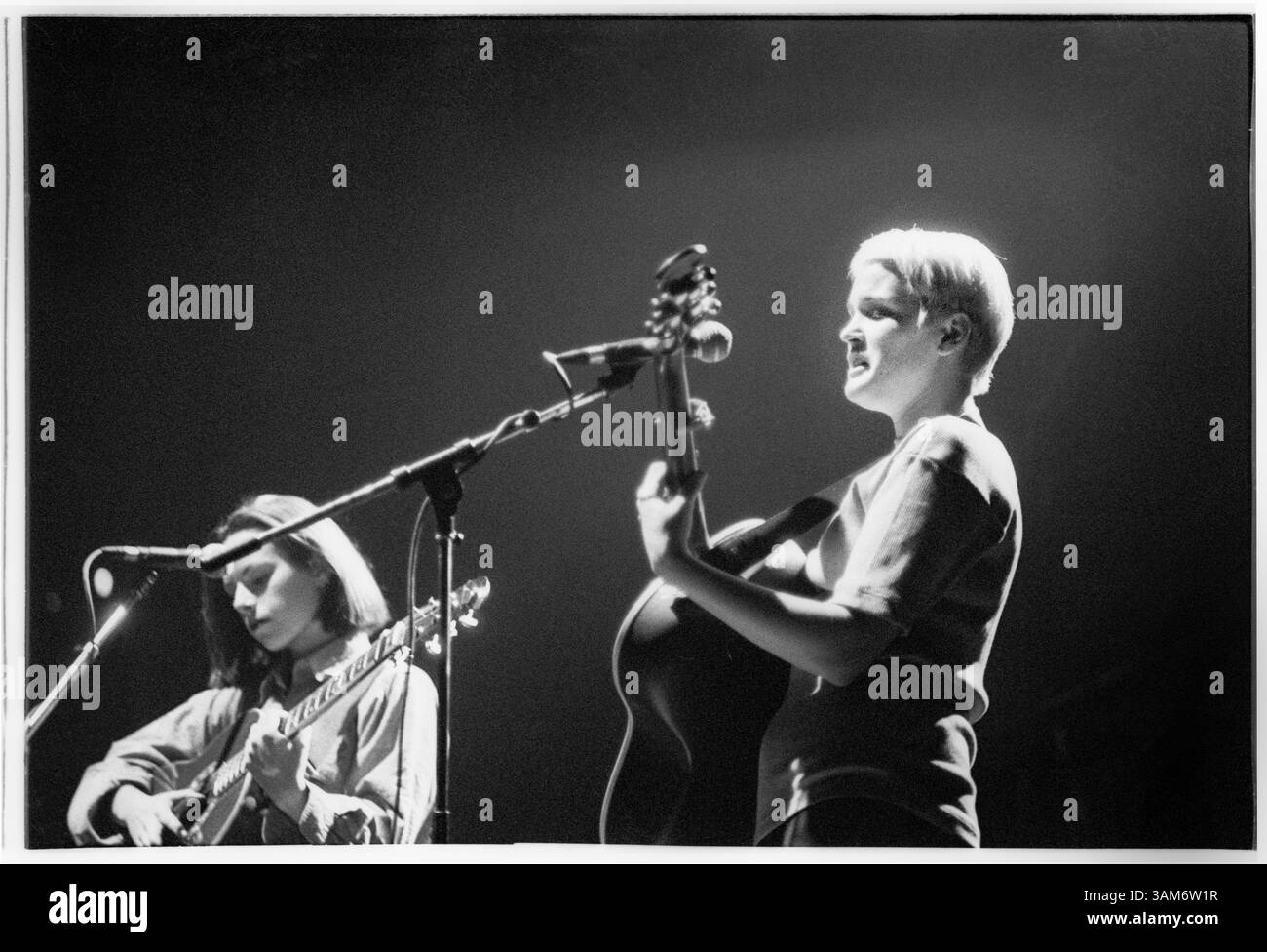 hayward-winters-folk-duo-concert-1993-a-rare-photograph-of-trish