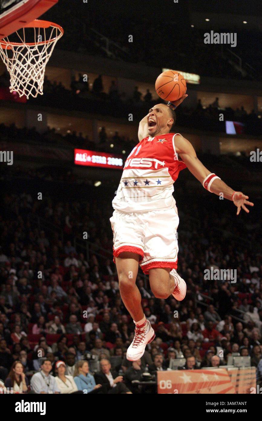 Phoenix Suns' Shawn Marion sails towards the basket and an