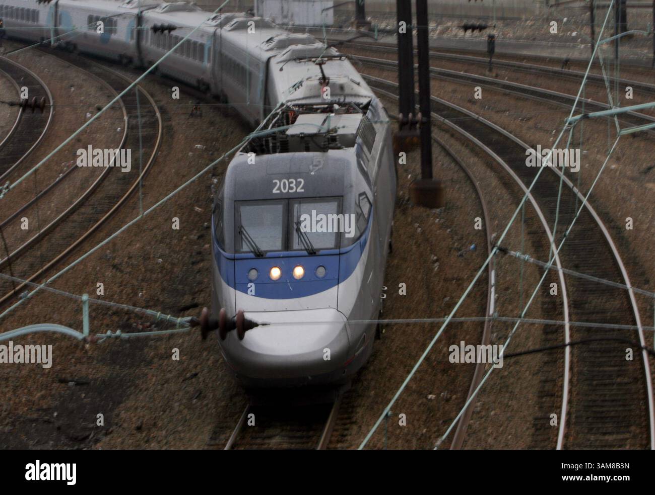 July 13, 2006 - U.S. - An Amtrak Acela train pulls into the 30th Street ...