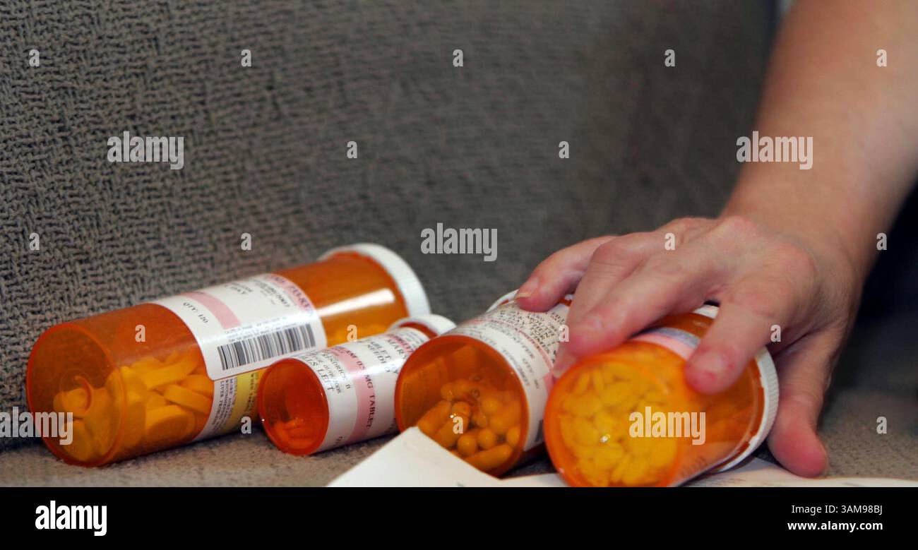 Jan. 26, 2007 - U.S. - Mary Briggs, with her hand on her medications ...